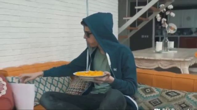 Клип Брайна я питаюсь каждый день смотреть онлайн