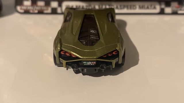 Hot Wheels Lamborghini Sián FKP 37 (L Case) Review And Showcase! “weirdly long but a cool casting” смотреть онлайн