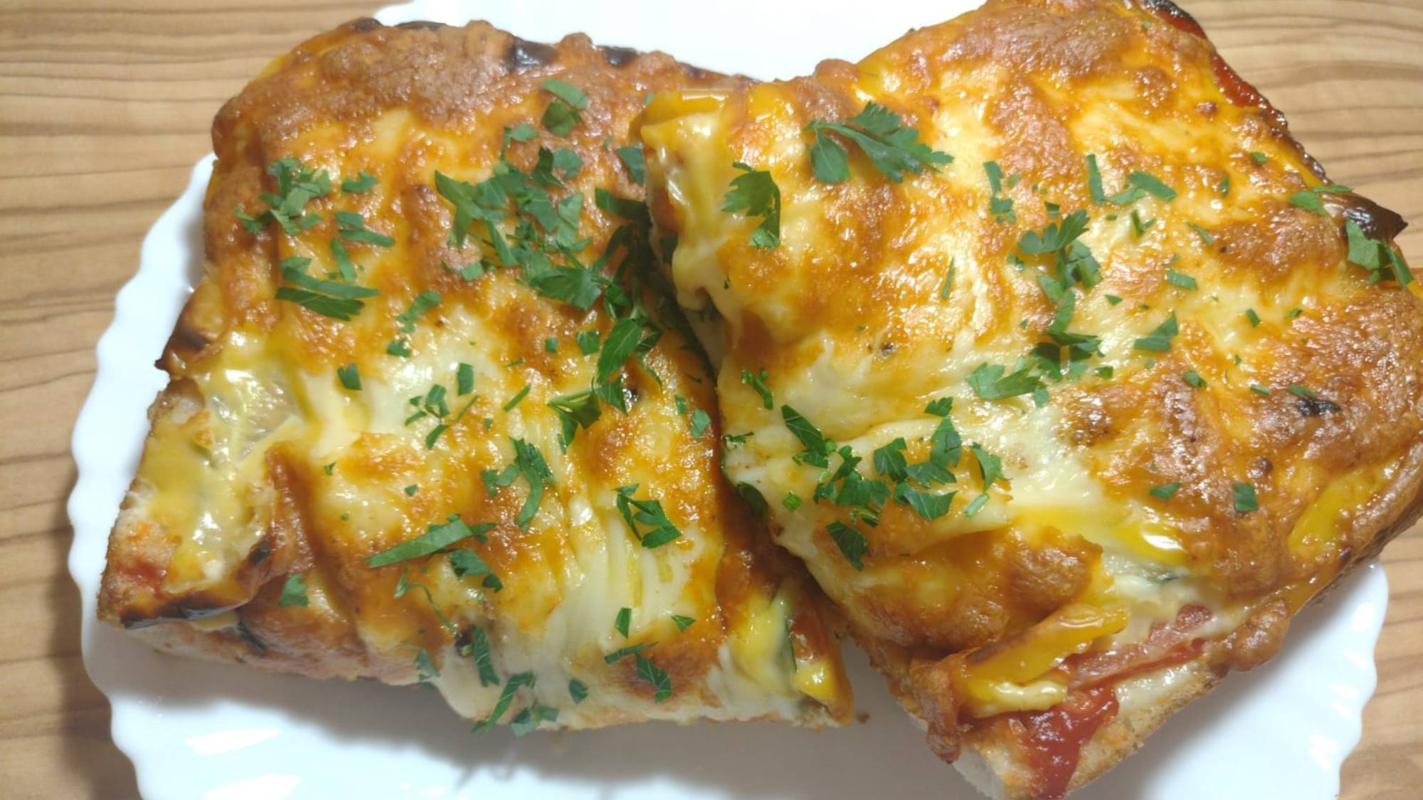 Сегодня готовлю идеальный горячий бутерброд: бекон, овощи и сыры в гармонии вкуса смотреть онлайн