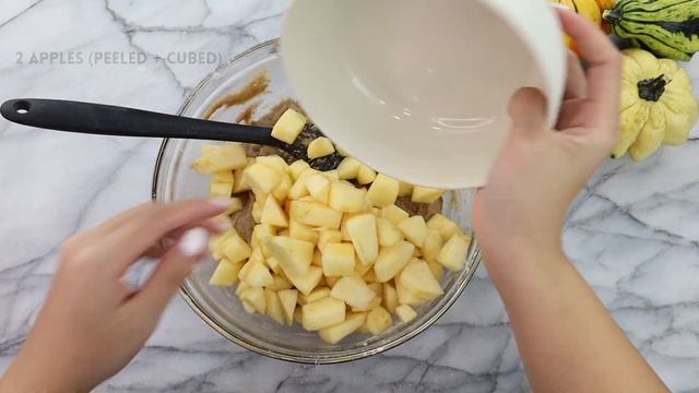 How to Make the Most DELICIOUS and SOFT Apple Cinnamon Muffins: The PERFECT Fall Recipe смотреть онлайн