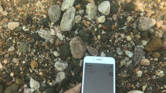 iPhone 7 Plus (Product) red | waterproof test | Underwater YouTube смотреть онлайн