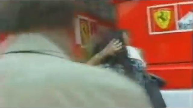 Coulthard imitates Montoya after being hit by a camera смотреть онлайн