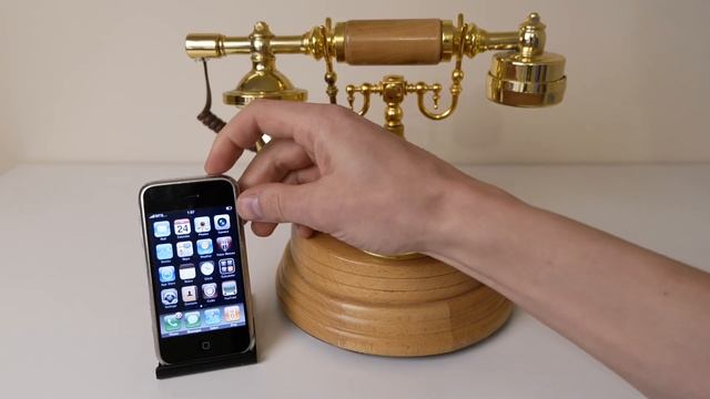 Apple iPhone 2G & Old Retro Phone Incoming Call смотреть онлайн