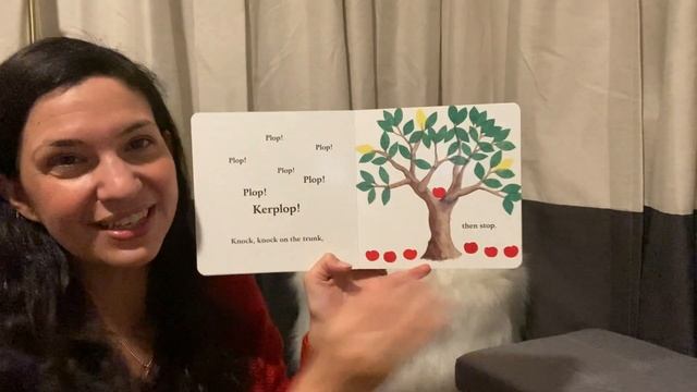 Mama Reads Aloud "Tap the Magic Tree" смотреть онлайн
