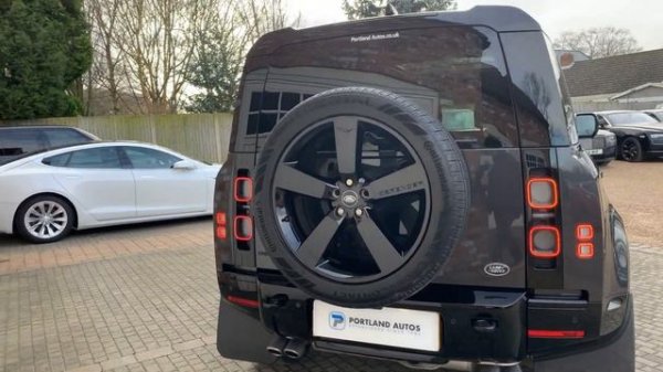 2022/22 LAND ROVER DEFENDER 5.0 V8 IN CARPATHIAN GREY METALLIC WITH BLACK LEATHER