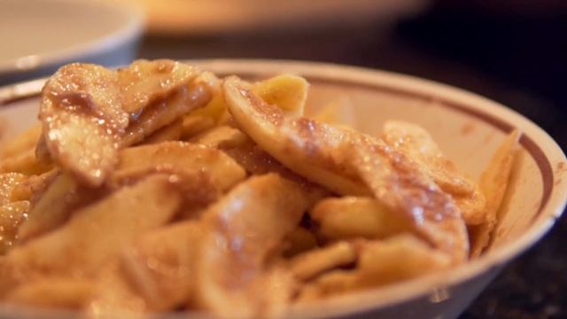 APPLE PIE [Shot on Sony a6500, Zhiyun Crane Plus, Sigma 30mm f1.4] смотреть онлайн