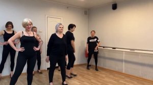 Как правильно позировать и ходить по подиуму?