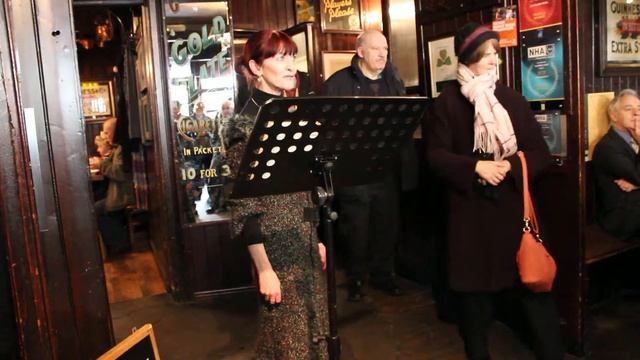 Maura Logue reading 'The Song Of Wandering Aengus' смотреть онлайн