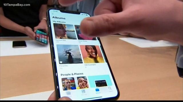 Under pressure, Apple allows self-repairs to iPhones, Macs смотреть онлайн