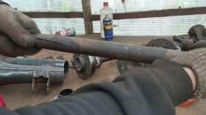 Как достать сломанную полуось на самодельном мини тракторе