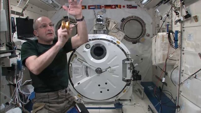 Bonus Space Footage from Science off the Sphere смотреть онлайн