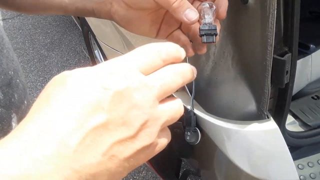 How to Replace a Dodge Grand Caravan Tail Light bulb смотреть онлайн