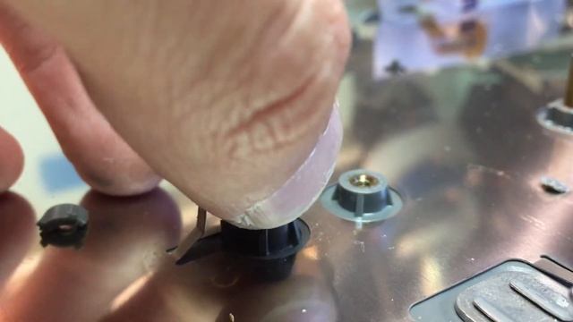 Apple Macintosh PowerBook 170 Plastic Post Repair Attempt смотреть онлайн