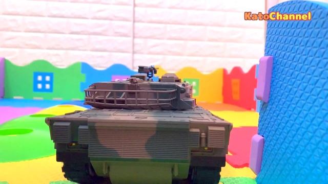 Battle Tank vs. Monster Truck vs. Hummer vs. Centipede Robot | Toy Car Story #05 смотреть онлайн