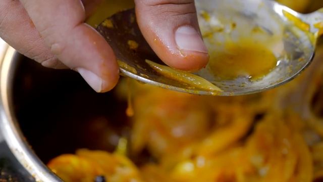 MUTTON CURRY BIHARI STYLE in Pressure Cooker | बकरे का मीट बनाने की विधि | Champaram style mutton смотреть онлайн