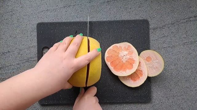 Лайфхак КАК ПРАВИЛЬНО чистить и резать ПОМЕЛО чтобы было удобно кушать смотреть онлайн