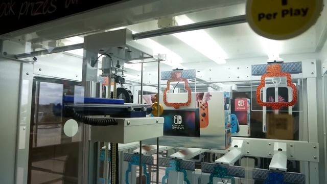 THE BIGGEST CANDY VENDING MACHINE EVER! смотреть онлайн