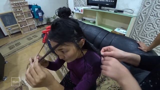 Kyrgyz traditional braids at Apple Hostel смотреть онлайн