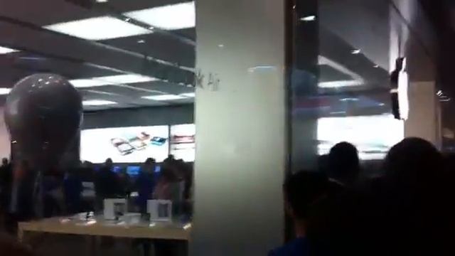 Nell'Apple Store смотреть онлайн