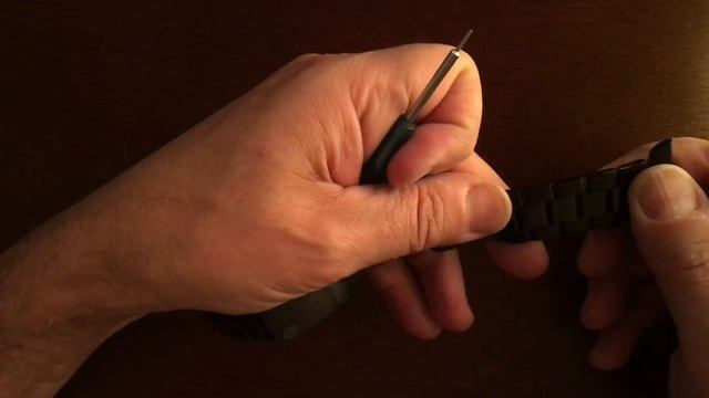 Resizing the Monowear Metallic Band for Apple Watch смотреть онлайн