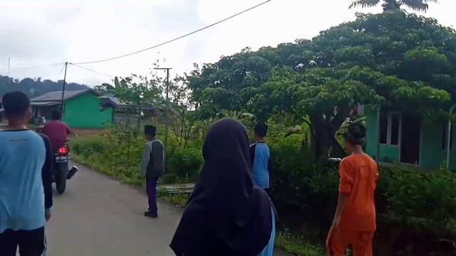 Kegiatan Gotong royong MTs MU Membersihkan sampah di Desa Karang Agung смотреть онлайн