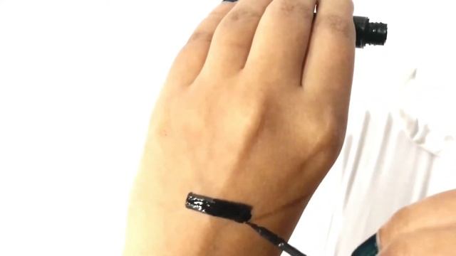 Waterproof Makeup Test: Using Mac's Liquidlast Liner