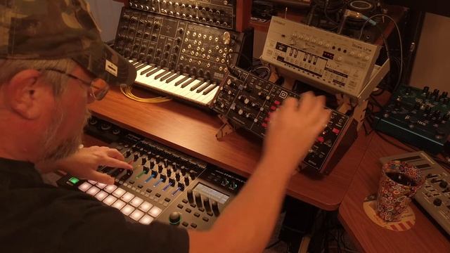 Techno6 | DAWless Live MC-707, MS-20, Model D, and TB-03 Jam смотреть онлайн