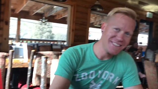 We got the last room and only ONE BED what are we gonna do! смотреть онлайн