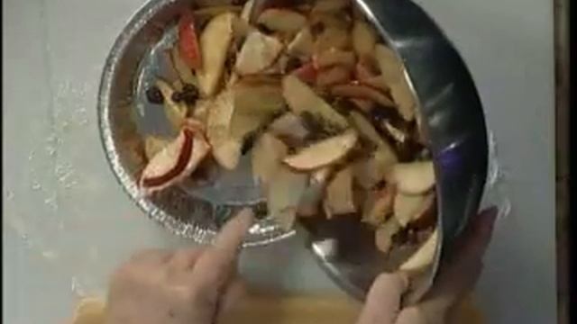 Cooking with Virginia Farm Bureau - Chef Maxwell's Apple Pie смотреть онлайн