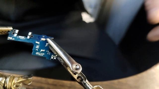 Как заменить разъём зарядки зажигалкой смотреть онлайн