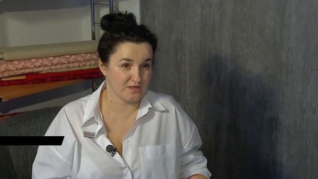 Модные тенденции вечерних нарядов / Говорим о фасонах, цветах и длине смотреть онлайн