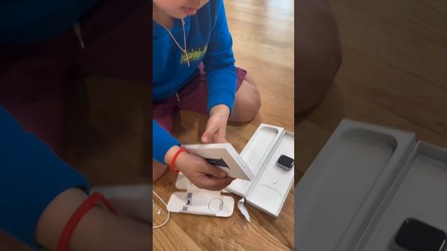 Unboxing Apple Watch SE 2nd gen 40mm смотреть онлайн