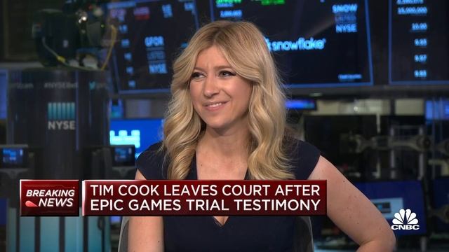 Apple CEO Tim Cook leaves court after Epic Games trial testimony смотреть онлайн
