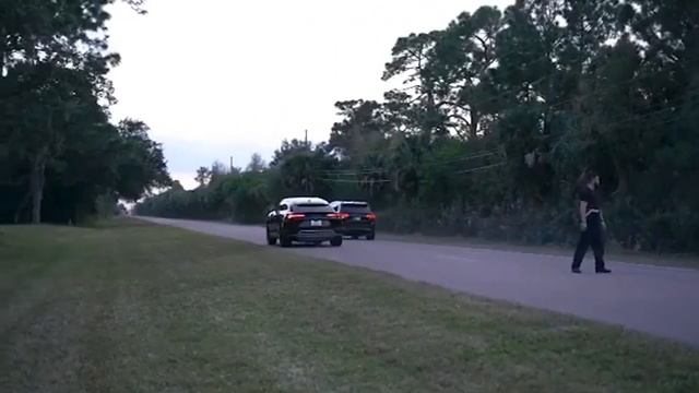 Lamborghini Urus vs Jeep Trackhawk! смотреть онлайн