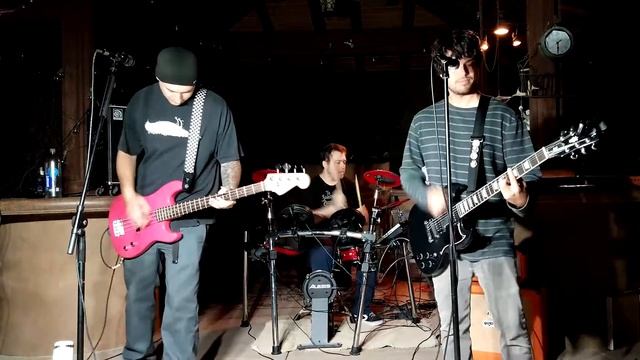 Green Day "Welcome to Paradise" Cover by Toxic On Repeat смотреть онлайн