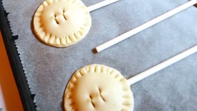 Apple & Cinnamon Pie Pops Recipe смотреть онлайн