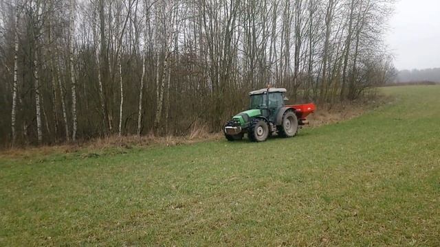 Rozsiew nawozu 2020 //SALETRZAK NA OZIME I TRAWĘ // deutz-fahr/kuhn смотреть онлайн