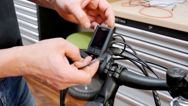 How to charge your iPhone with your electric bike | EBIKE24 смотреть онлайн