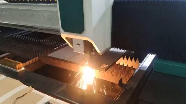 Лазерный станок резка стали 16мм источник IPG 2000W