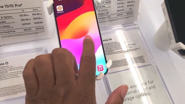 iphone 15 and 15 Pro Max Demo Hands On at Walmart 9/22/23 смотреть онлайн