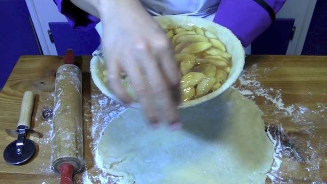 Episode 136 - Lattice Apple Pie - 9-16-13 - The Aubergine Chef HD смотреть онлайн