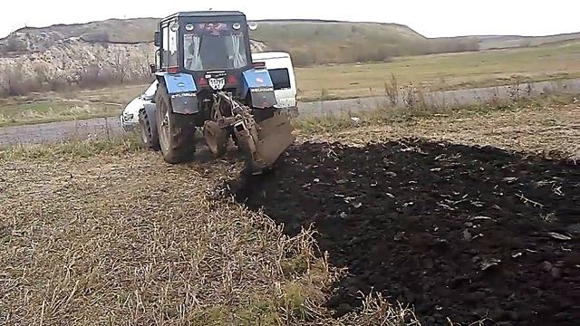 МТЗ 892 з відкидним четвертим корпусом смотреть онлайн