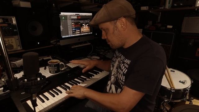 Playing Drums into DAW Using a Keyboard смотреть онлайн