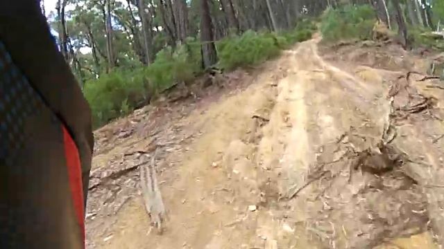 Chinese Dual Sport TDR 300 In a Rutt up Mormon Town Track смотреть онлайн
