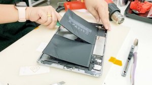 How To Replace iPad Battery วิธีเปลี่ยนแบตเตอรี่ iPad (A1954) Gen6 Wi-Fi + Cellular - น้องหยก โมบาย