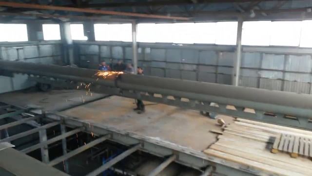 Отважные ребята из Киргизии режут кран балку! Что такое везение смотреть онлайн