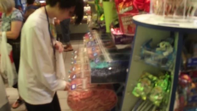 L is Like a Kid in the Candy Store XD смотреть онлайн