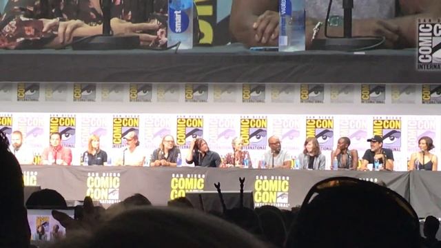 The Walking Dead Cast Talks About How Andrew Lincoln Says "Carl" смотреть онлайн
