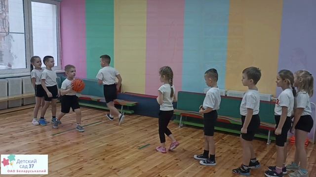 учите детей играть в баскетбол