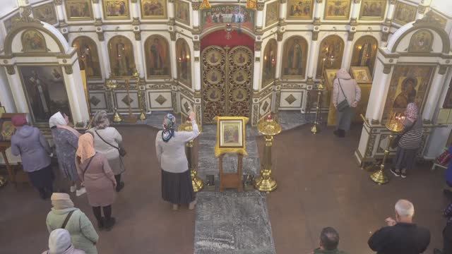 Запись трансляции 13 октября 8:40. Часы. Литургия смотреть онлайн